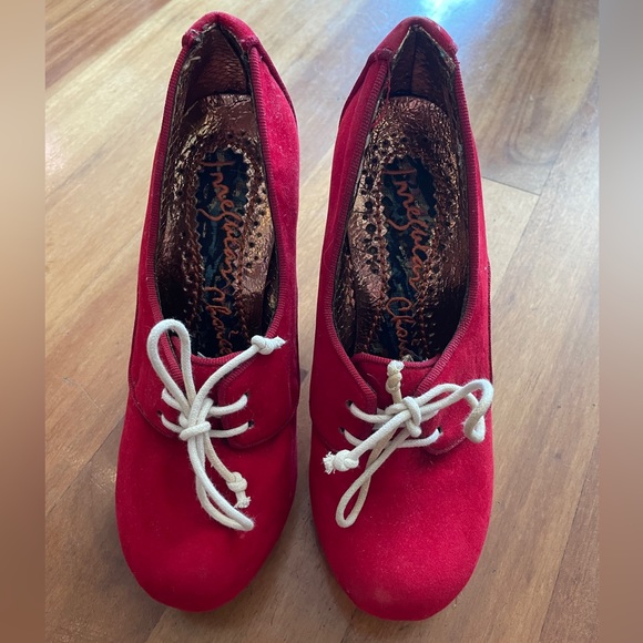 Irregular Choice cute red Velvet pumps - Picture 5 of 7